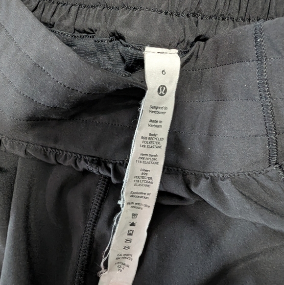 Lululemon Hotty Hot Short 2.5" Black - Picture 4 of 4